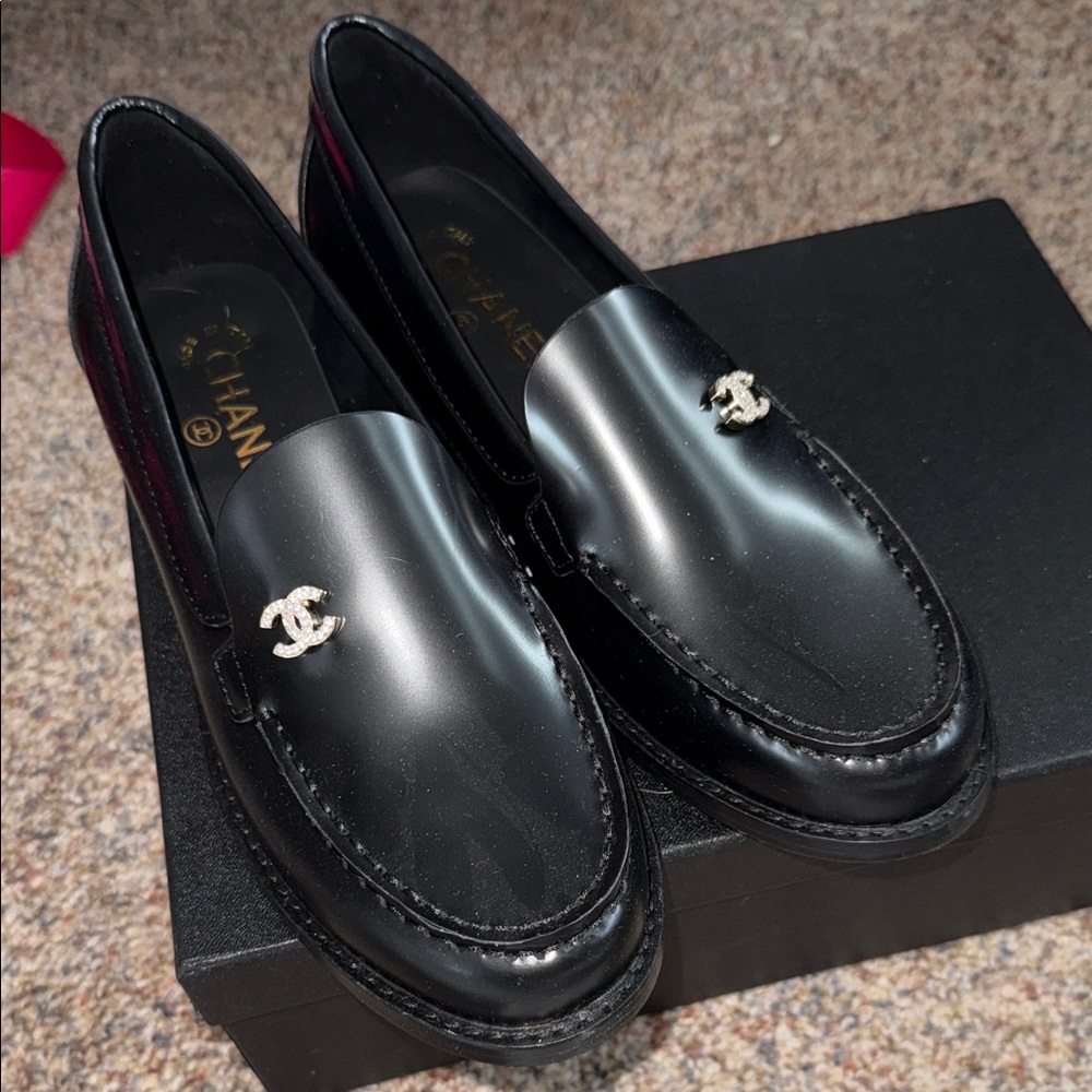 CC Elegant Black Loafers with Silver Accent